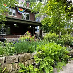 Mike & Allen's Place On The Park_3 Homestay Columbus