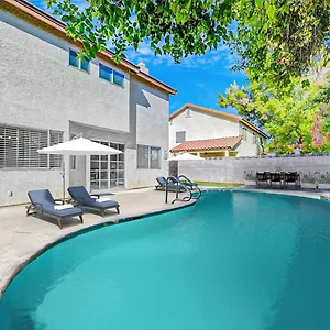 Bright Fun Spacious With Pool Las Vegas